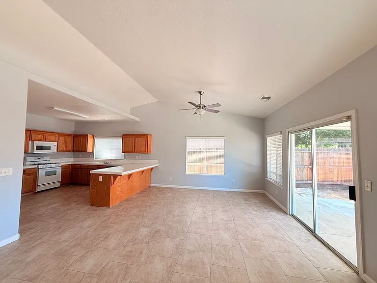1786 Gibson Ave — Photo 3
