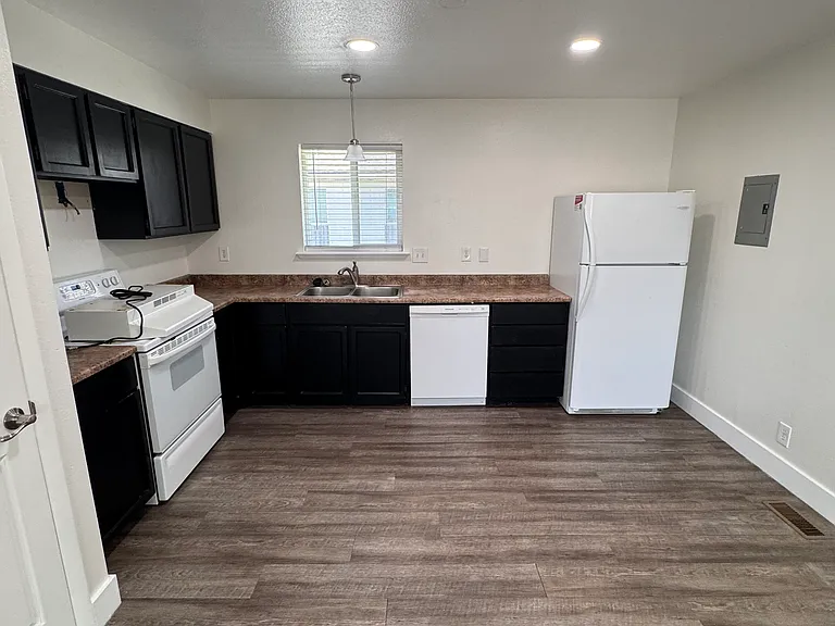 645 N 100 W #C — Photo 7