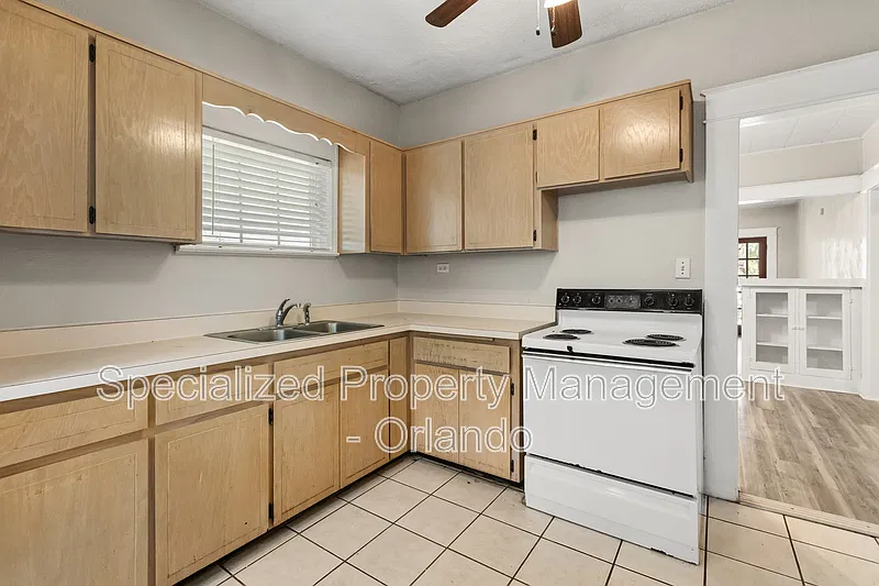 2 bed, 1.0 bath, 927 sqft, $1,999 — Photo 2