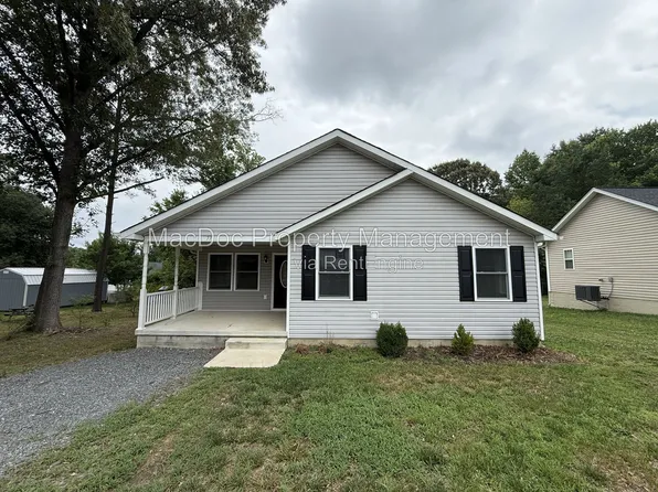 77 Lakeview Dr, Colonial Beach, VA 22443