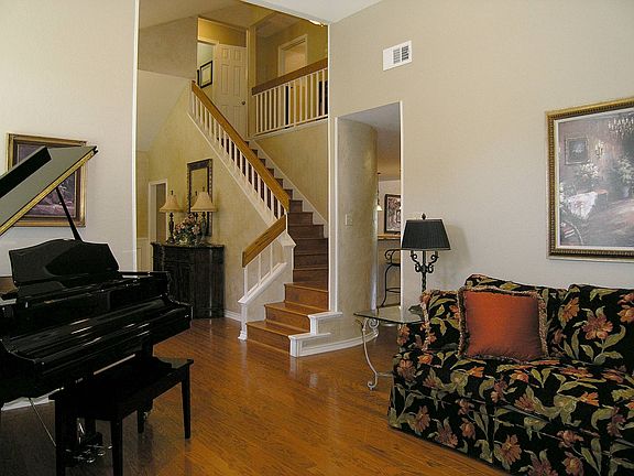 2nd image of 4002 Falcon Lake Dr