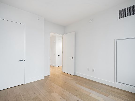 5th image of 92-27 160th St #2112