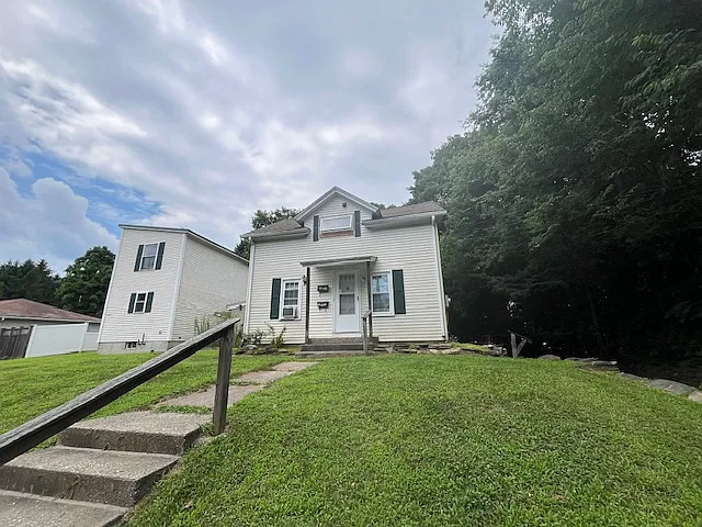 2 bed, 1.5 bath, 1607 sqft, $2,000 — Photo 1