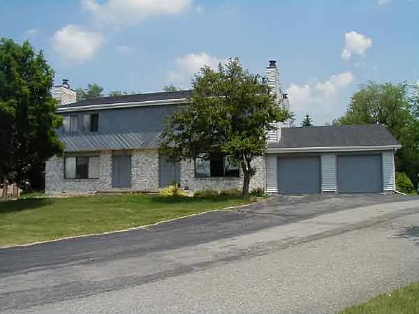 2149 Woodleaf St — Photo 1