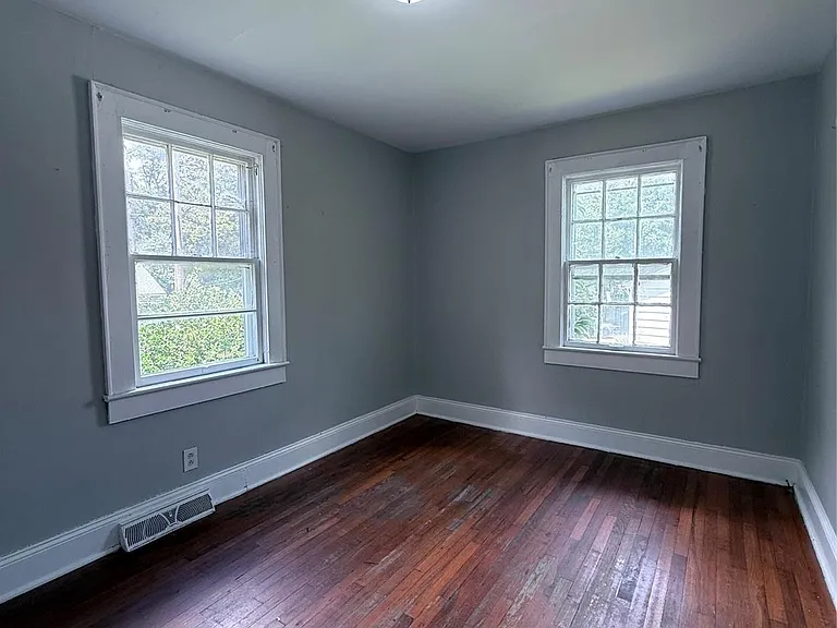 415 Circle Dr W — Photo 8
