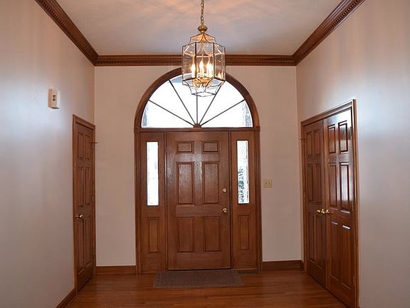5th image of 8165 Meadow Dr