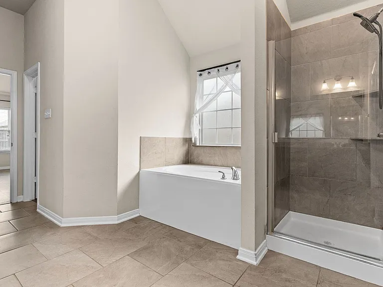 1310 Lilac Ledge Dr — Photo 10