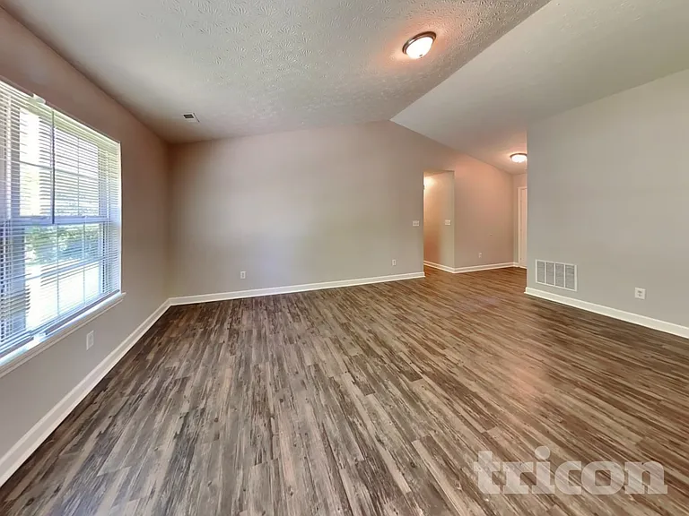 12758 Sovereign Ln — Photo 3