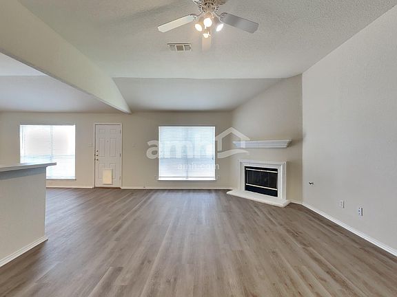 5th image of 1612 Windcastle Dr