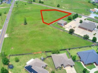 S Broadway Ave, Moore, OK 73160