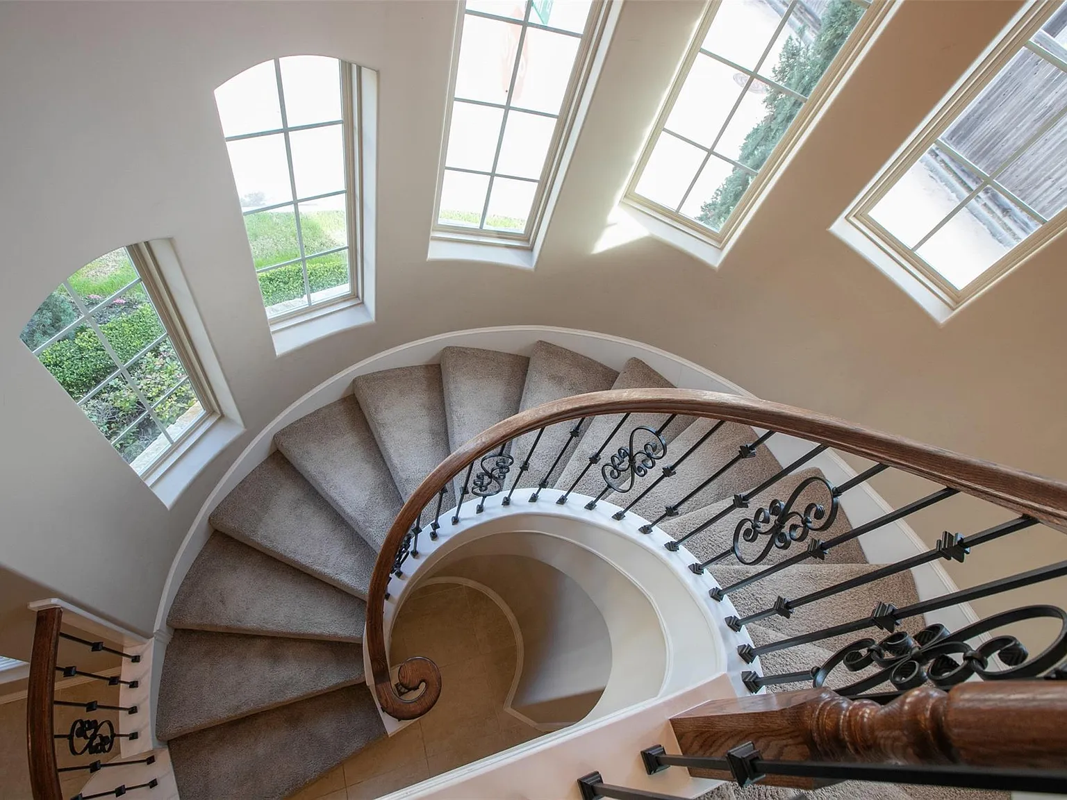 3 bed, 3.5 bath, 3113 sqft, $3,200 — Photo 1