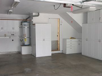 Oversized 2-Car Garage 