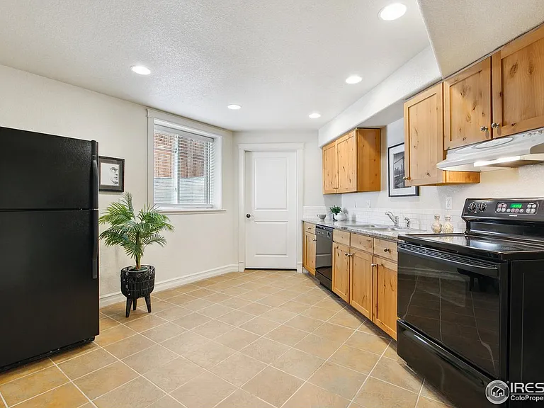 1005 Laporte Ave — Photo 4