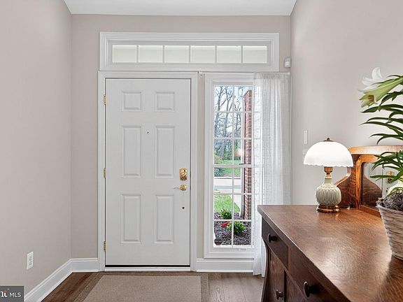 4th image of 330 Colony Point Pl