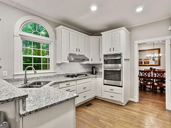 5th image of 977 Marbury Ct SW