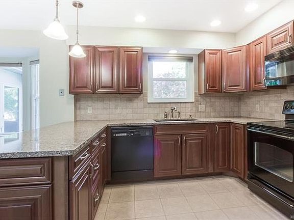 3rd image of 403 Caprice Gardens Ct