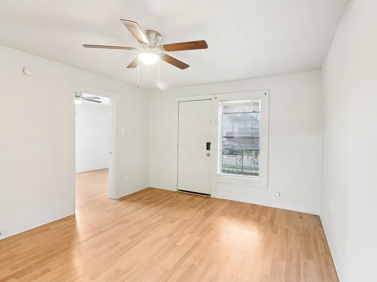 1906 Grainger St #1906 — Photo 11
