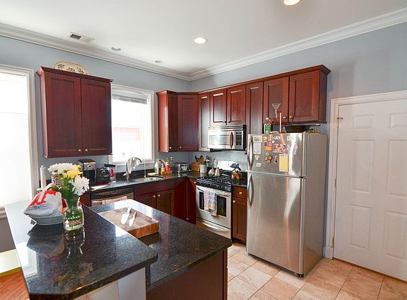 2nd image of 1615 N Wood St #1B