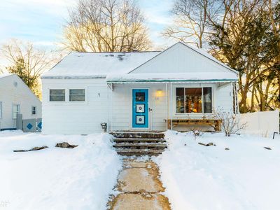 330 S Roslyn Rd, WATERFORD, MI, 48328