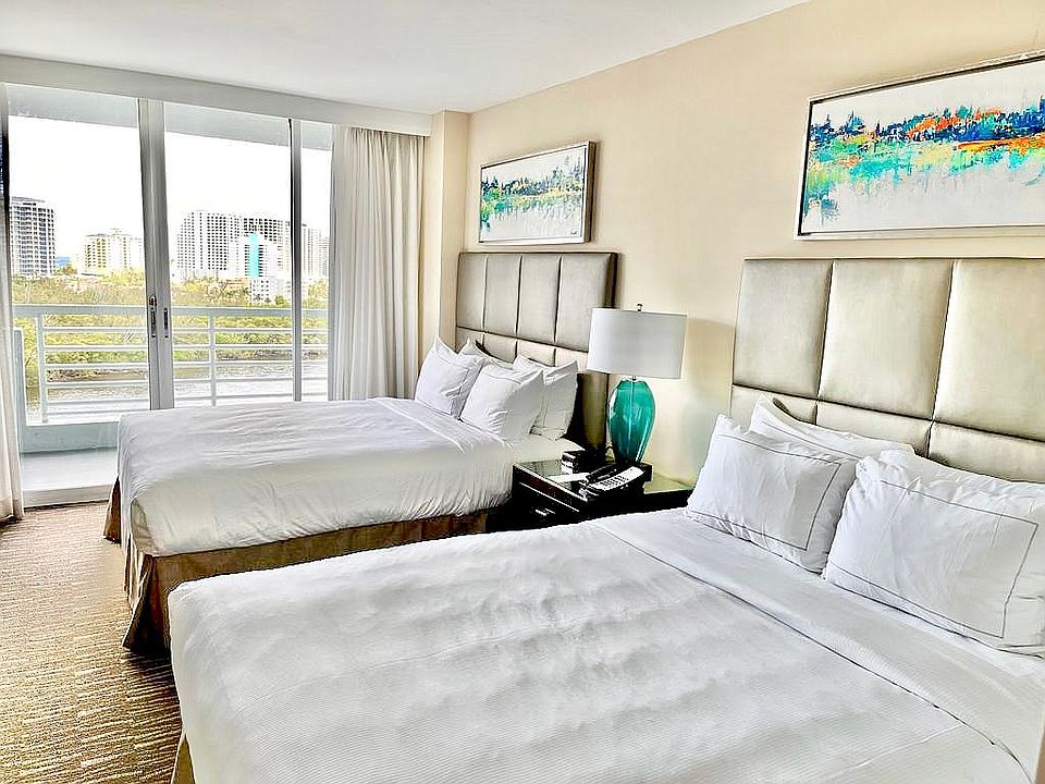 2 Queen size beds