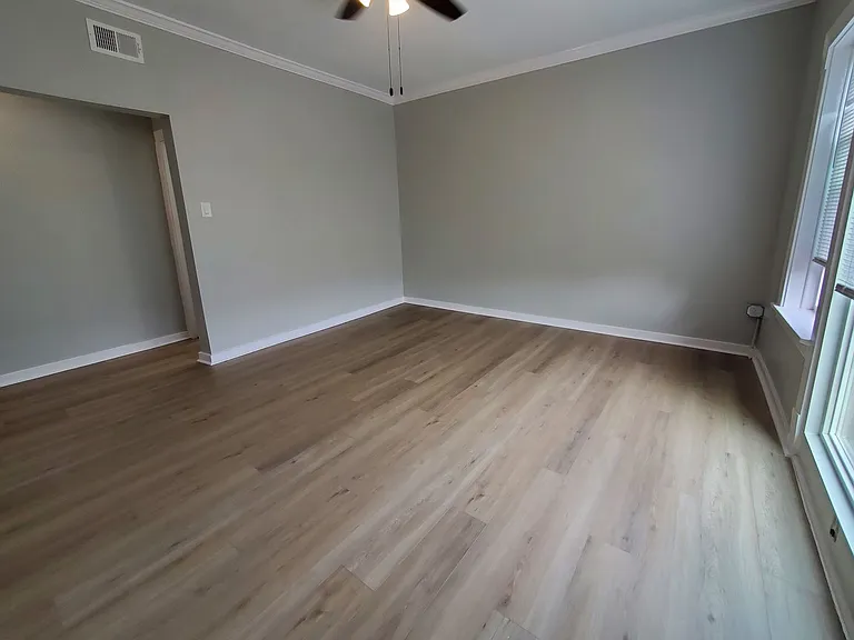 2064 W Hutchinson St #3 — Photo 3