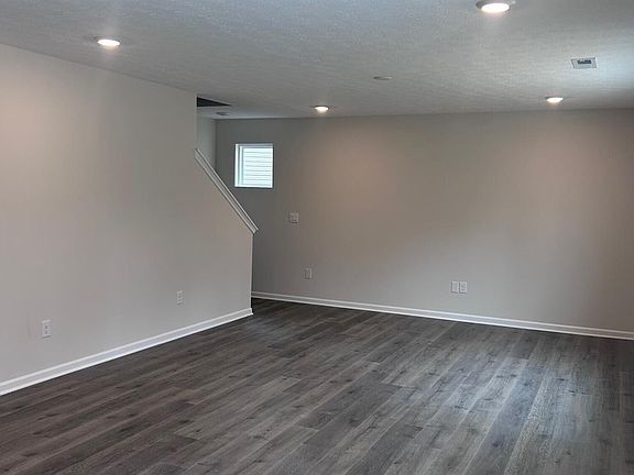3rd image of 102 River Heights Dr