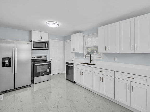 4th image of 108 Meadowbrook Dr