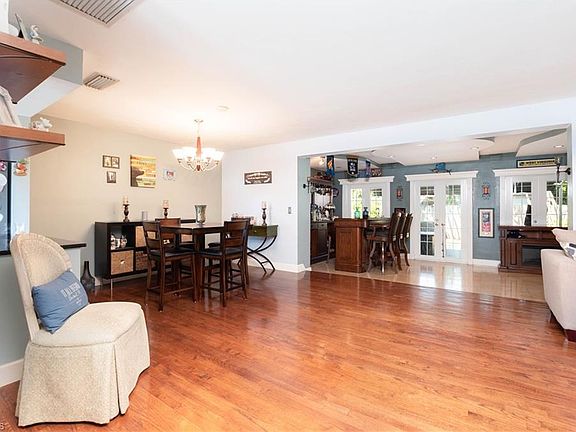 5th image of 514 Sanford Dr
