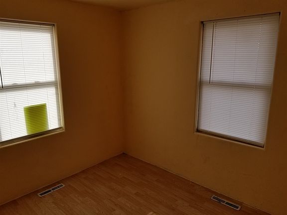 5th image of 600 E Oak St