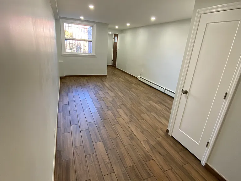 1240 Waring Ave #1 — Photo 2