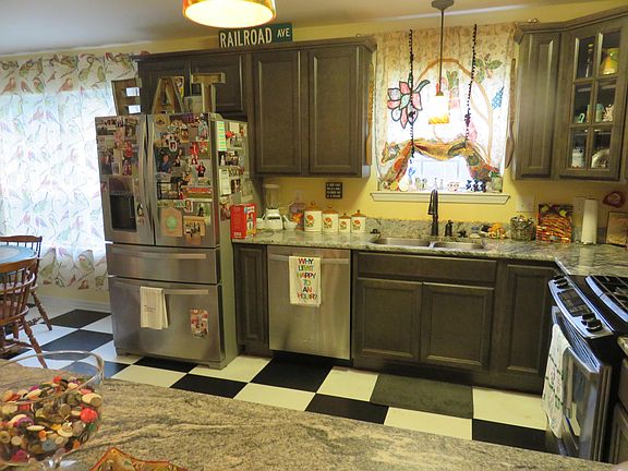 5th image of 109 S Circle Dr