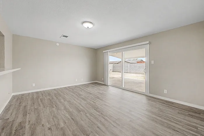 8819 W Avalon Dr — Photo 11