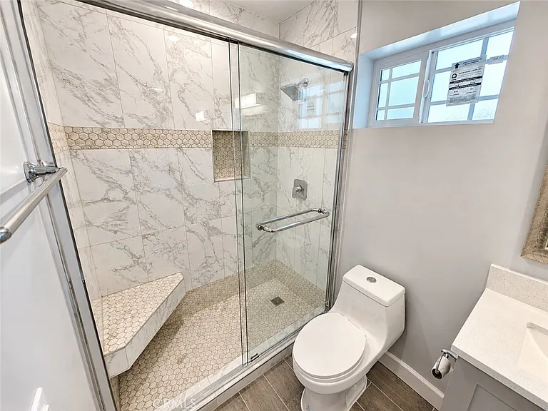 7645 Amestoy Ave — Photo 6