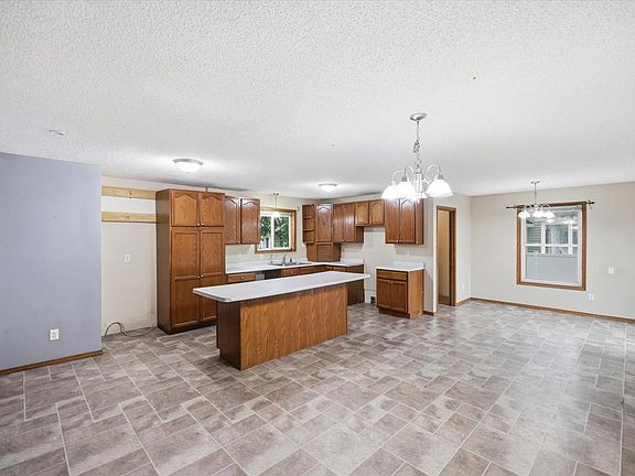 5th image of 302 3rd St W