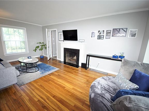 3rd image of 19276 Malvern Ave