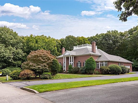 3rd image of 190 Lynn Cir