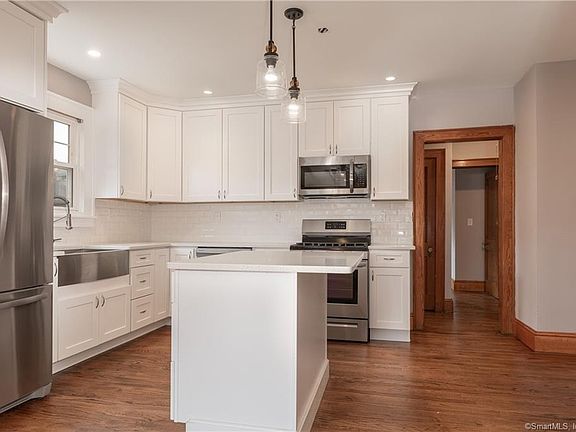 5th image of 92 Hughes St