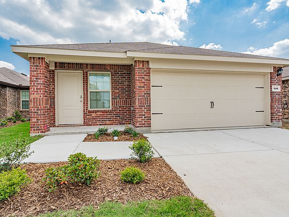 3rd image of 916 Sunrise Ln