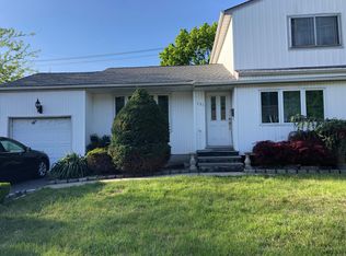 131 Thomas St, Brentwood, NY 11717