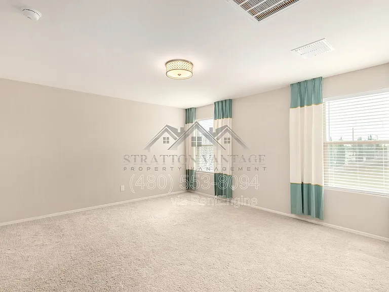 55 E Constitution Dr — Photo 15