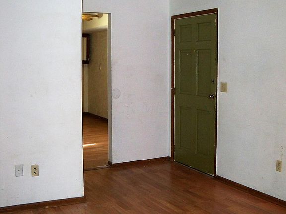 4th image of 2580 Milverton Way
