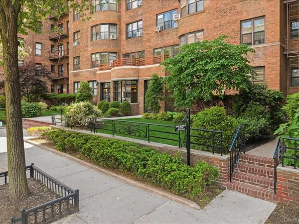 98-120 Queens Boulevard image 28 of 29