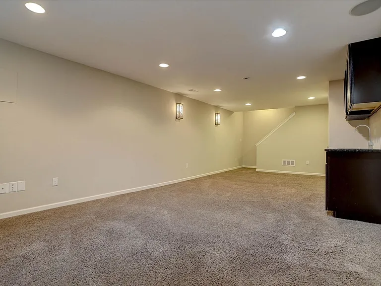 10701 Hobbit Ln — Photo 33