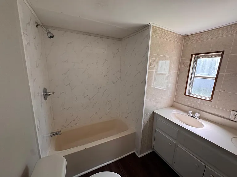 211 W Little Indian Trl NE — Photo 9