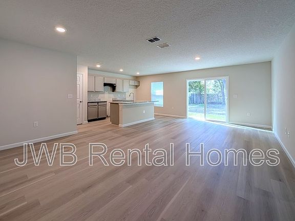 4th image of 2150 W 41st St