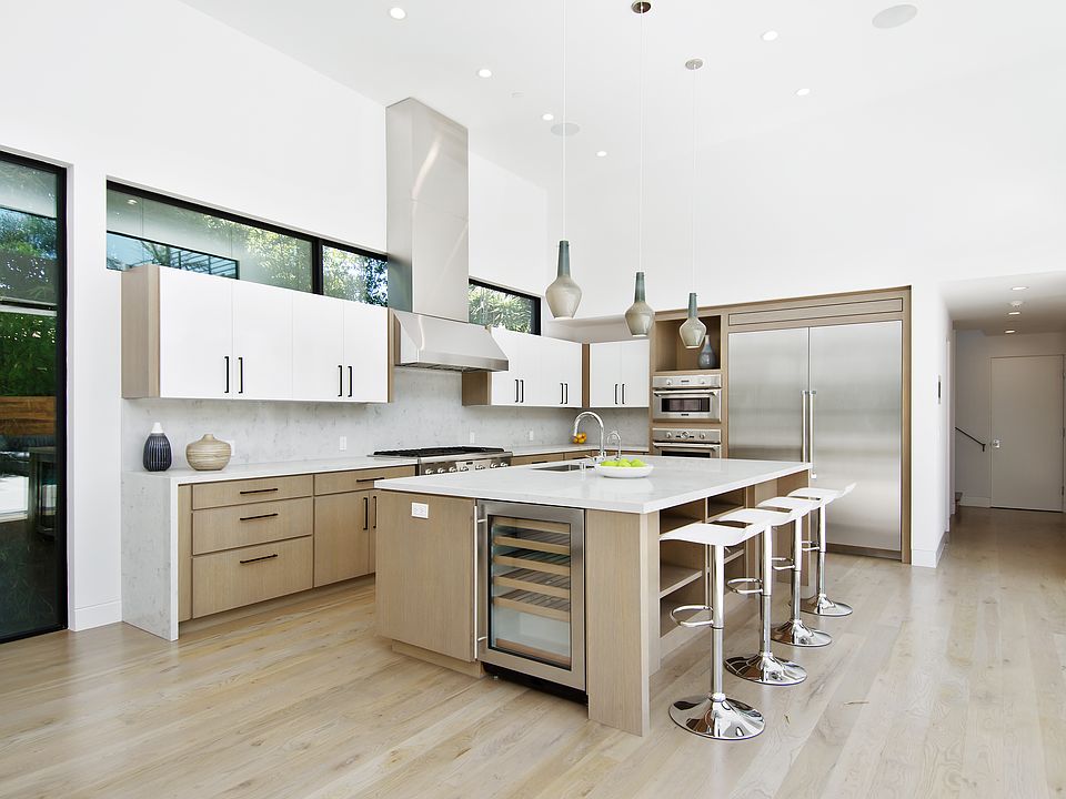 1st image of 4056 East Blvd