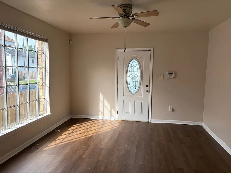 3620 Clermont Dr — Photo 4