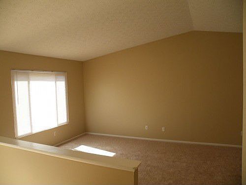 3rd image of 884 Pebblelane Dr