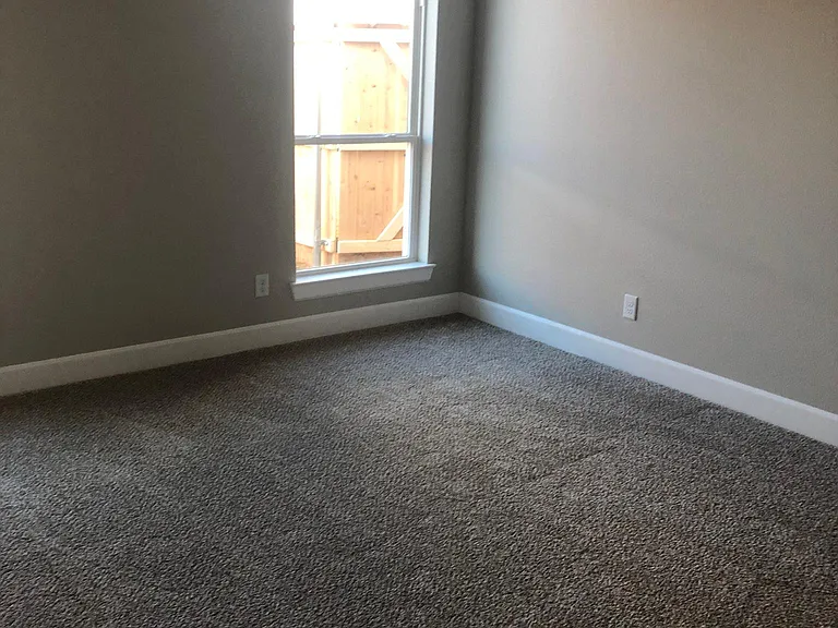 1742 Sina Ave — Photo 7