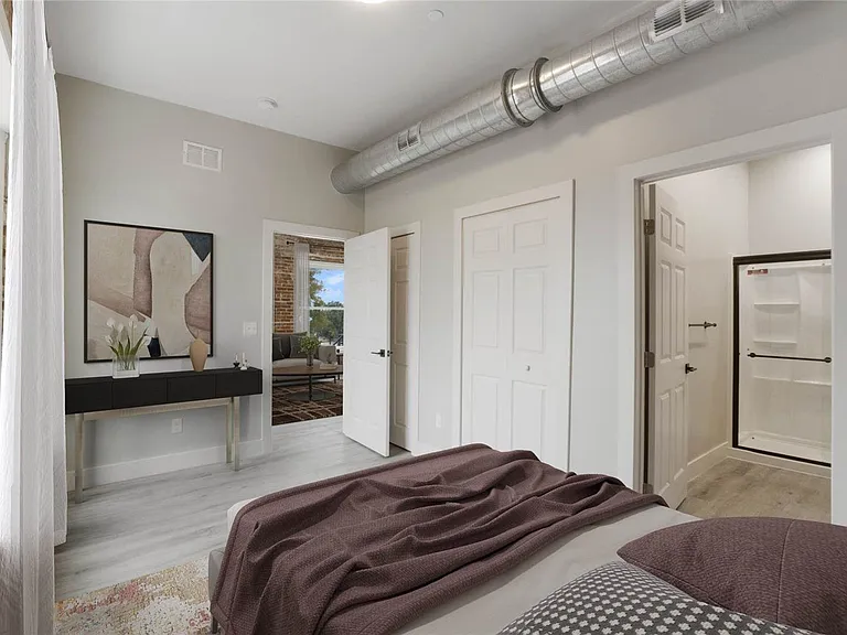 792 W Montrose St #205 — Photo 9